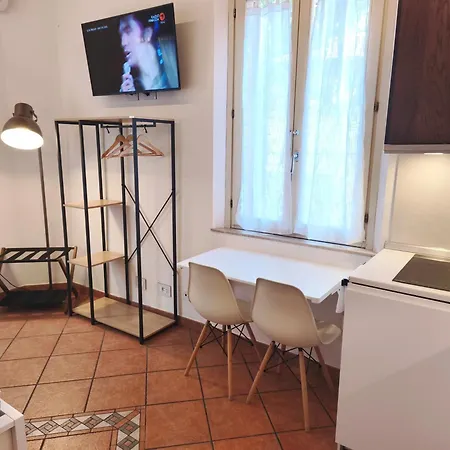 Monolocale Con Parcheggio Riservato Pressi Clinica Fogliani E Centro Storico