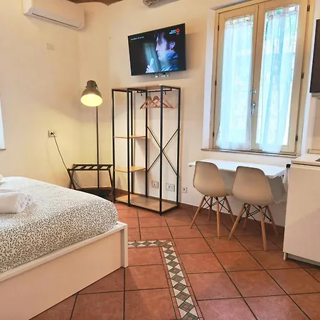 Monolocale Con Parcheggio Riservato Pressi Clinica Fogliani E Centro Storico شقة