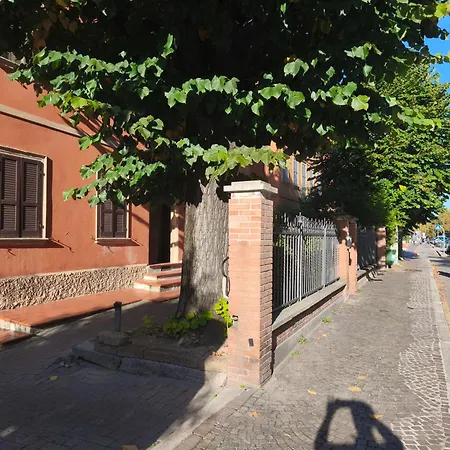 Monolocale Con Parcheggio Riservato Pressi Clinica Fogliani E Centro Storico דירה מודנה