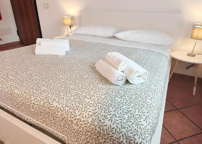 Daire Monolocale Con Parcheggio Riservato Pressi Clinica Fogliani E Centro Storico *